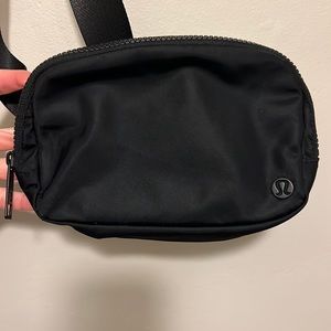 Lululemon Everywhere Belt Bag Black 1L